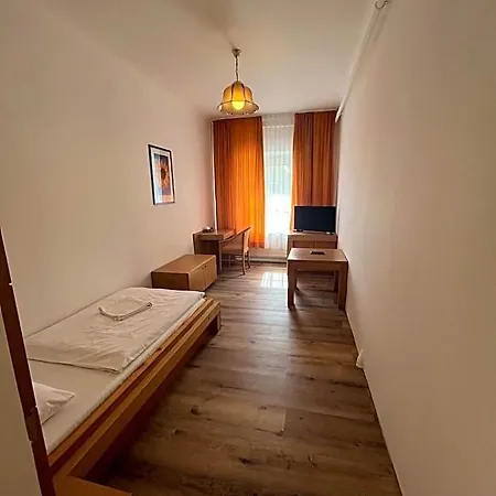 Post 15 Hotel 2*